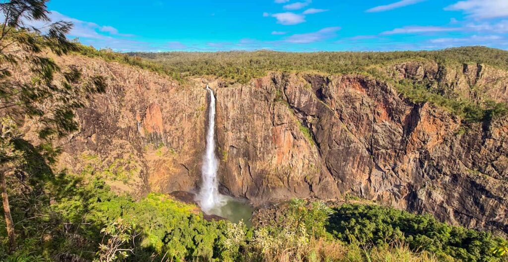 Airlie-beach-to-Cape-Tribulation-wallaman-fall