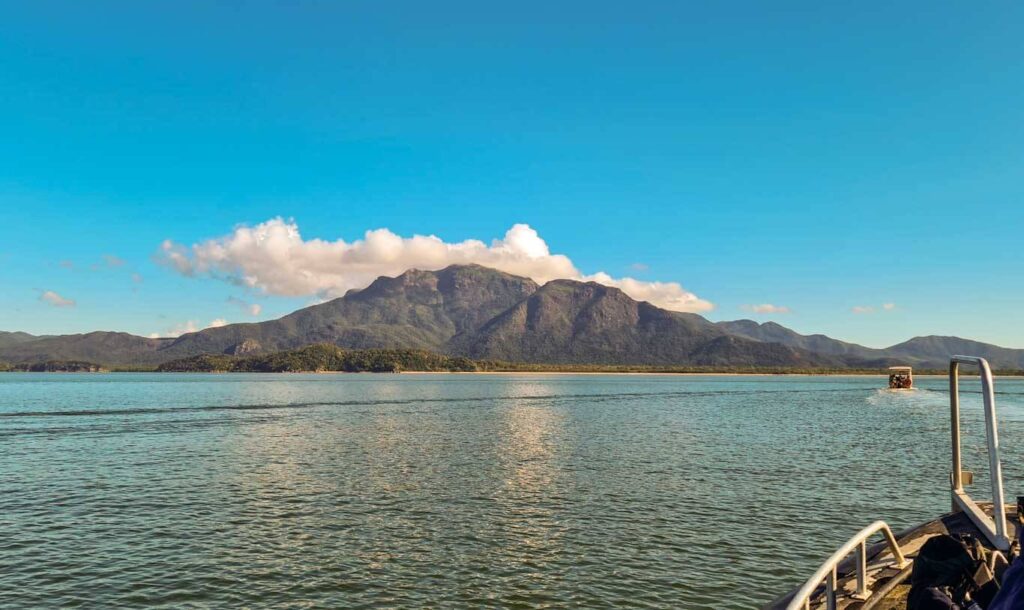 thorsborne-trail-hinchinbrook-island-ferry