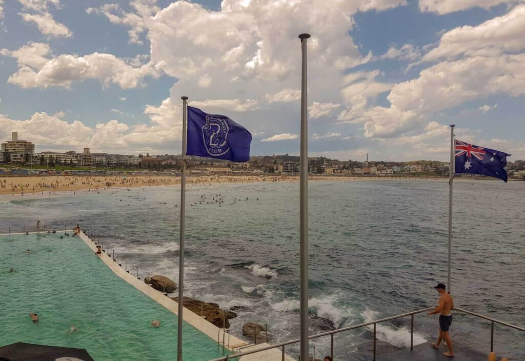 live-in-australia-on-a-working-holiday-visa-bondi-beach