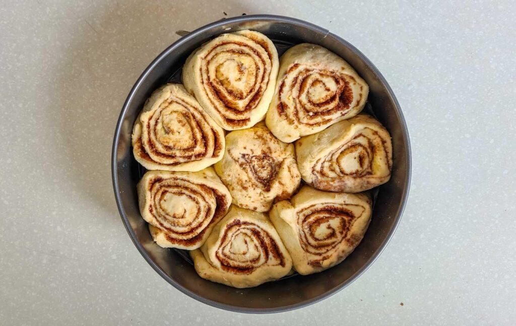 the best vegan cinnamon rolls recipe ever, easy and so tasty