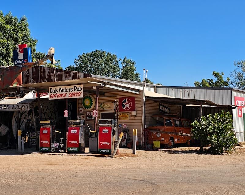 10-tips-best-road-trip-australia-remote-petrol-station