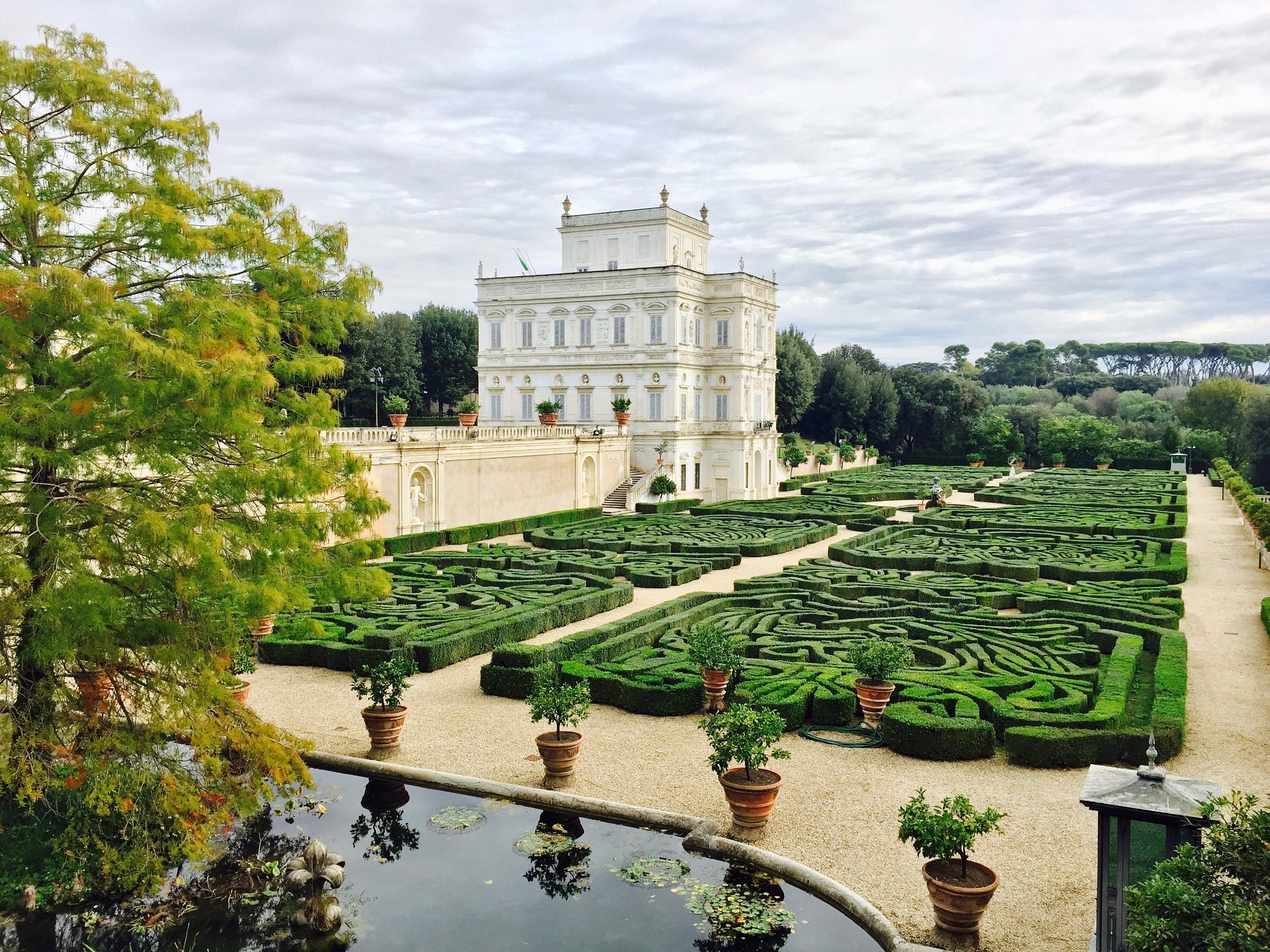 the-most-romantic-places-to-visit-in-ome-autumn-villa-pamphilj