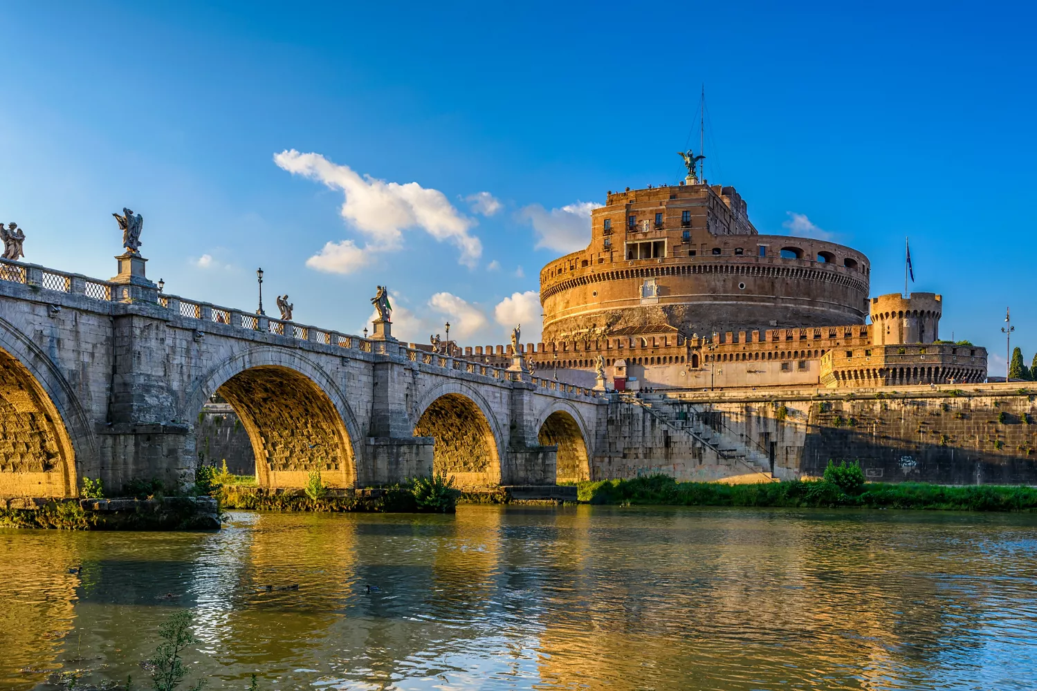 the-most-romantic-places-to-visit-in-ome-autumn-castel-sant-angelo