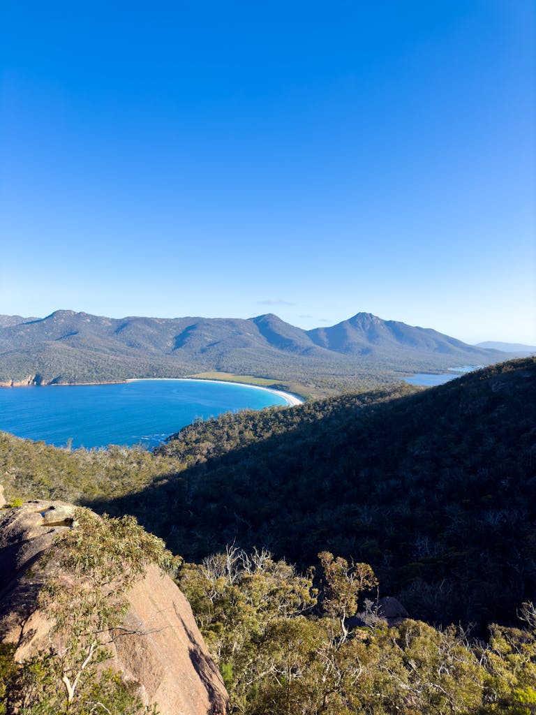 A breathtaking view of Wineglass Bay in freycinet national park